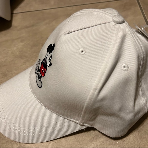 Walt Disney World Parks Mickey Mouse White Adjustable Hat Cap Unisex NWT - Picture 2 of 4